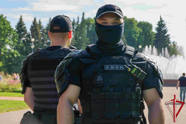 Сотрудники и военнослужащие Росгвардии приняли участие в обеспечении правопорядка во время футбольного матча РПЛ