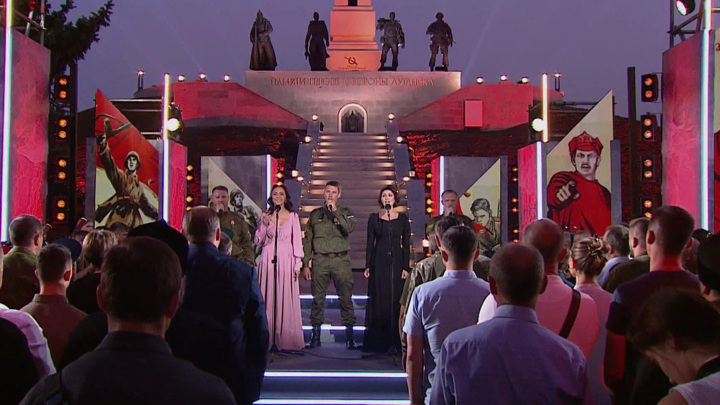 Видео концерт. Эмин тур 2023. Гифка рок концерт. Где проходит концерт 80 лет. Стадион лужники u2.