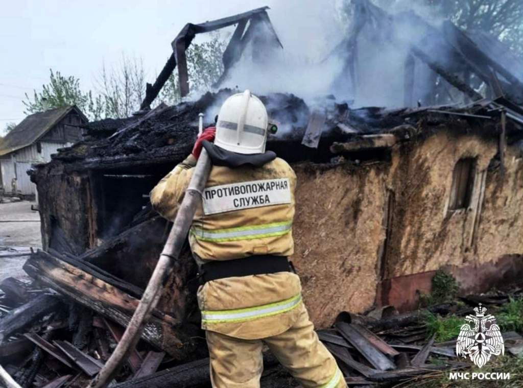 В Курской области пожарные за сутки потужили 9 пожаров