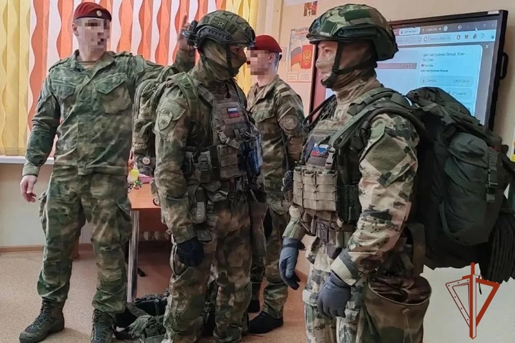 Бойцы «Рыси» северского соединения Росгвардии рассказали школьникам о службе в спецподразделении