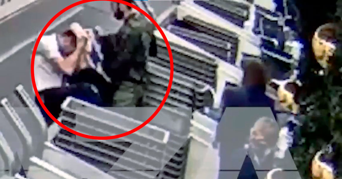 Инцидент в шереметьево. Напал на сотрудника полиции. Шереметьево коллапс. В Шереметьево рухнулпотолое. Потом в Шереметьево.