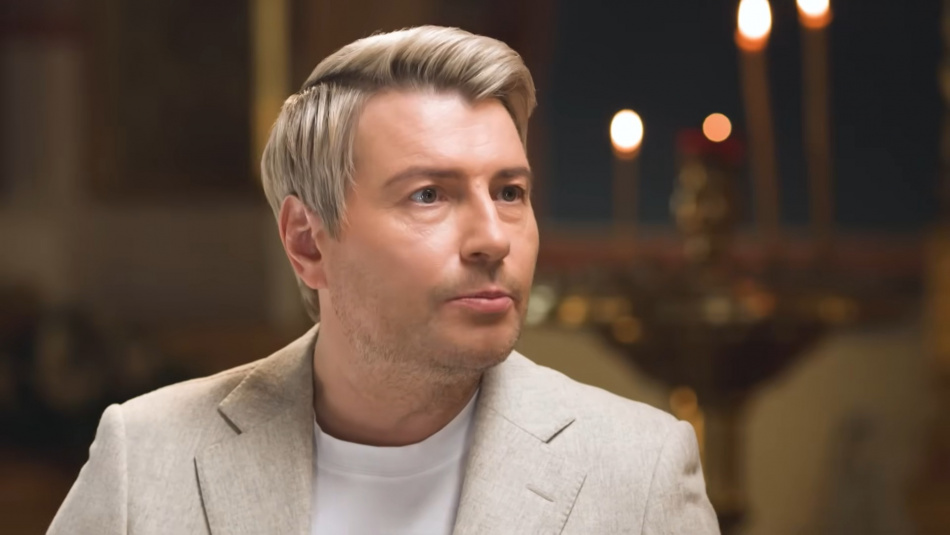 Звезды шоу-бизнеса на грани: неожиданные дуэты и тайные партнеры на сцене