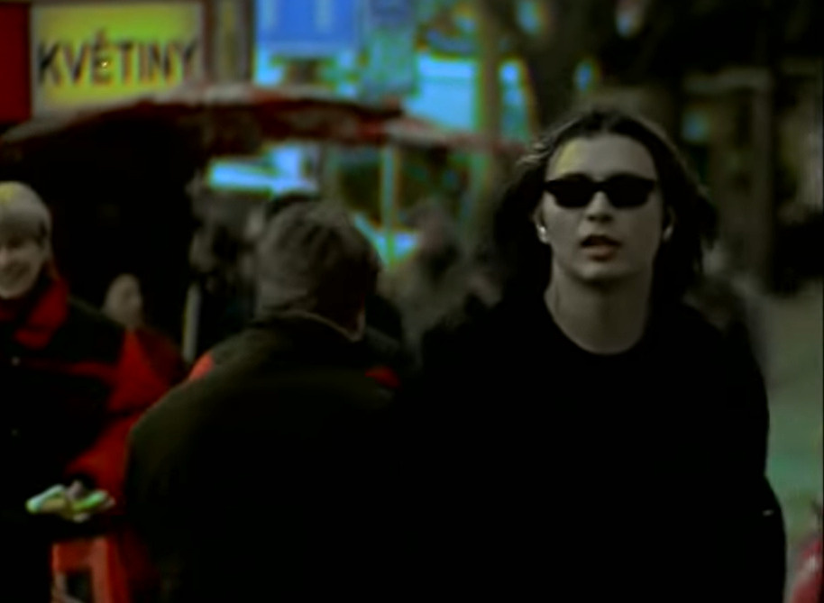 Кадр из клипа на песню «Я — это ты»
