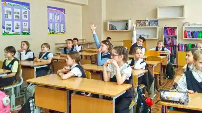 Психологи МЧС России научили школьников оказывать первую помощь
