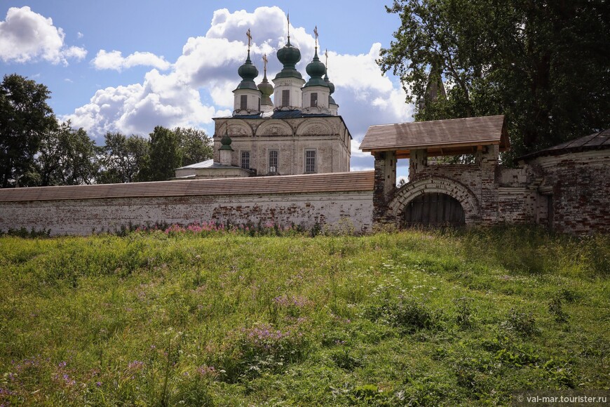 Вологодские россыпи: Троице-Гледенский монастырь в селе Морозовица