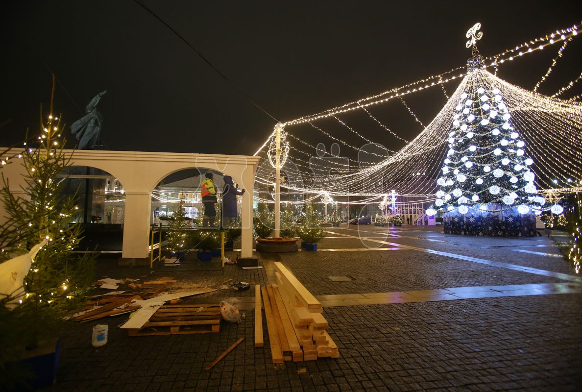 площадь ленина воронеж новый год 2024. елка в воронеже 2023 на площади ленина. площадь ленина воронеж новый год 2024. новогодняя елка на площади в воронеже.