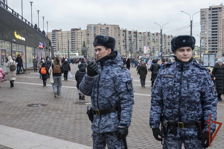 В Санкт-Петербурге росгвардейцы обеспечили безопасность во время проведения Губернаторской ёлки