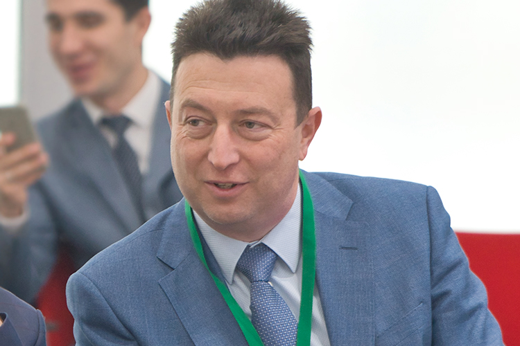 Эдуард Зарипов проработал в организации порядка 15 лет, занимал должность зампредседателя правления банка, а в какой-то момент времени работал исполняющим обязанности председателя правления