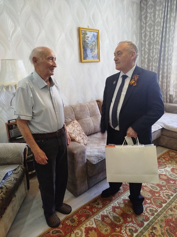 Председатель Собрания БМР поздравил ветерана с 81-ой годовщиной победы в Великой Отечественной войне