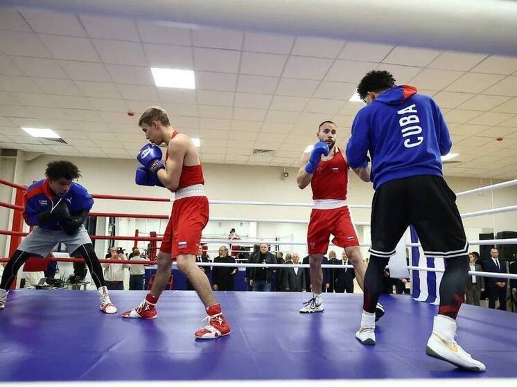 Боксеры Череповца и Кубы провели показательный бой в новом ФОКе Череповца