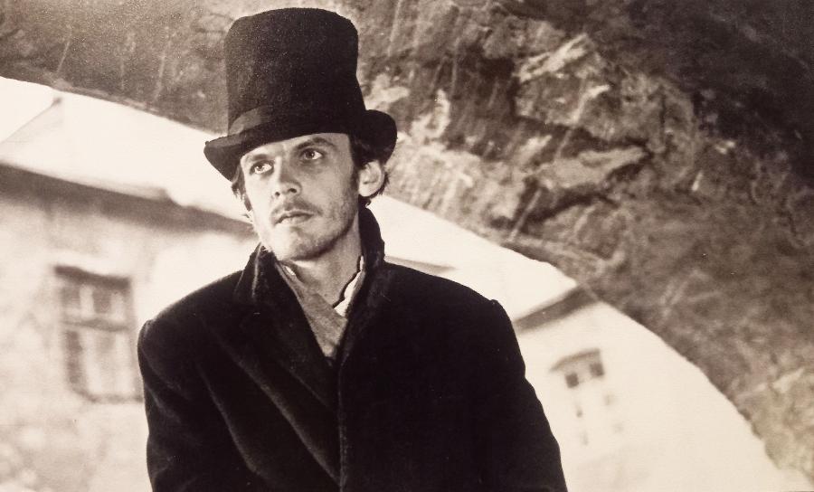 В Театральном музее прошел вечер памяти народного артиста России Георгия Тараторкина | Тараторкин в образе Родиона Раскольникова в кинофильме режиссера Льва Кулиджанова «Преступление и наказание» по роману Ф. М. Достоевского./Репродукция автора