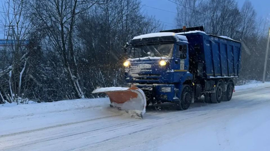 В Брянской области из-за сильного снегопада у коммунальщиков начался аврал