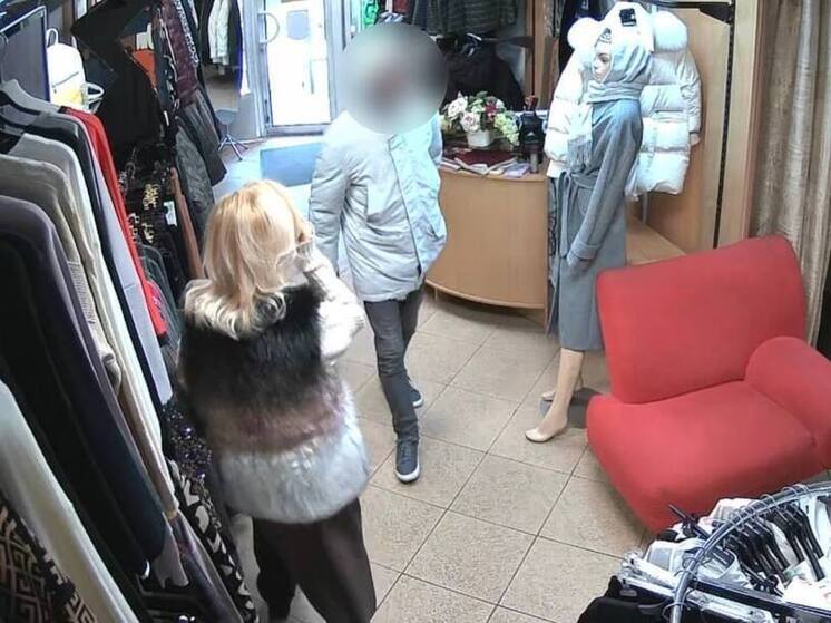 Калининградец снял с манекена женскую куртку за 4 тысячи и пустился в бега