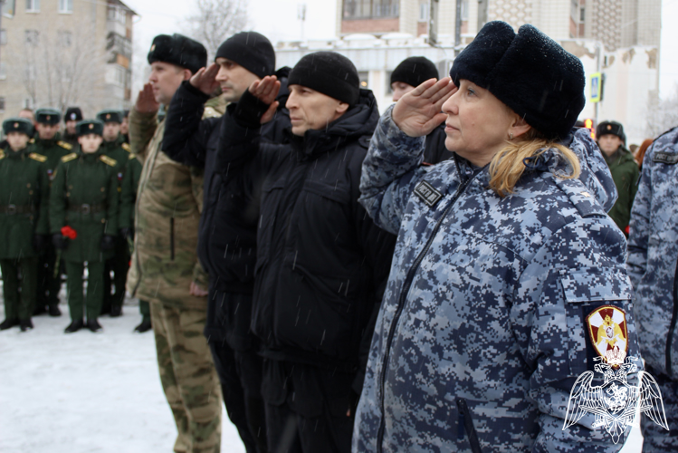 Память начальника войск РХБ защиты Игоря Кириллова почтили сотрудники Росгвардии в Костроме