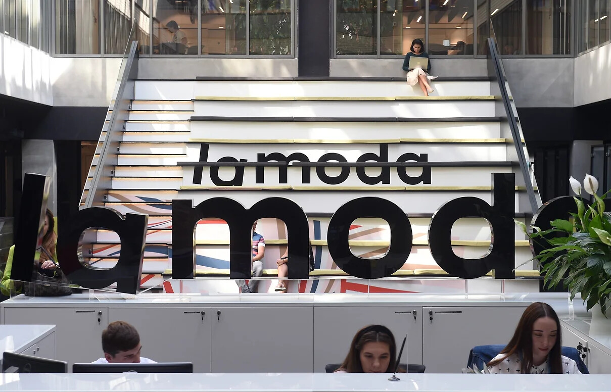 Панченко стокманн. Когда был открыт первый магазин ламода. Магазин ламода в москве. Амода. Lamoda sport логотип.