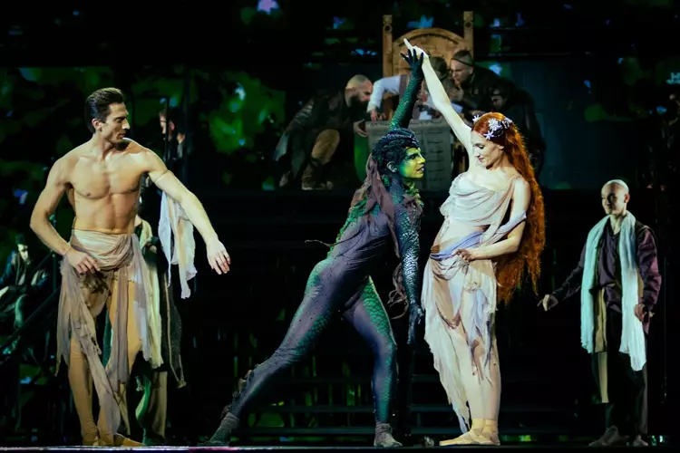 «Наша опера — это масштабное шоу с большим количеством световых эффектов, мультимедийными экранами, 12-метровым кораблем и другими визуальными элементами»