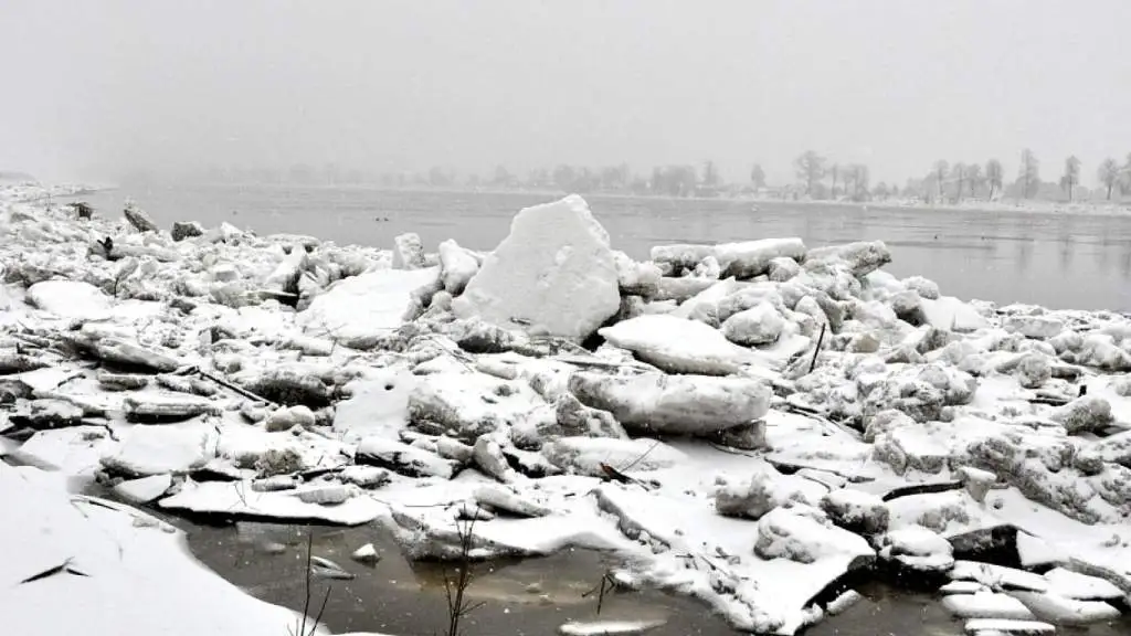 Неужели эвакуация? Плявиняс под угрозой наводнения — идёт подготовка