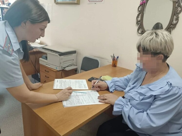 В Корсакове 67-летняя водительница заплатит штраф за движение по тротуару