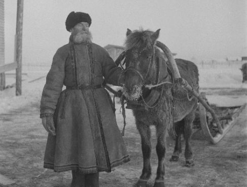 Старик в шубе. Олонец. 1943 г. Фото: SA-Kuva