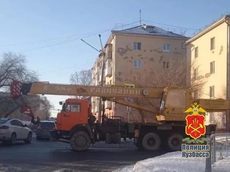  В Кемерове 63-летний водитель автокрана сбил школьницу