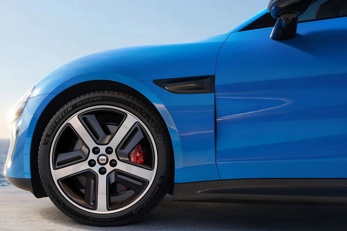 Xiaomi модернизировала седан SU7: электромобиль стал дальнобойнее