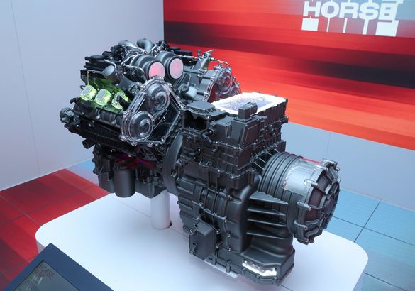 Geely показала новый бензиновый движок для гибридных силовых установок