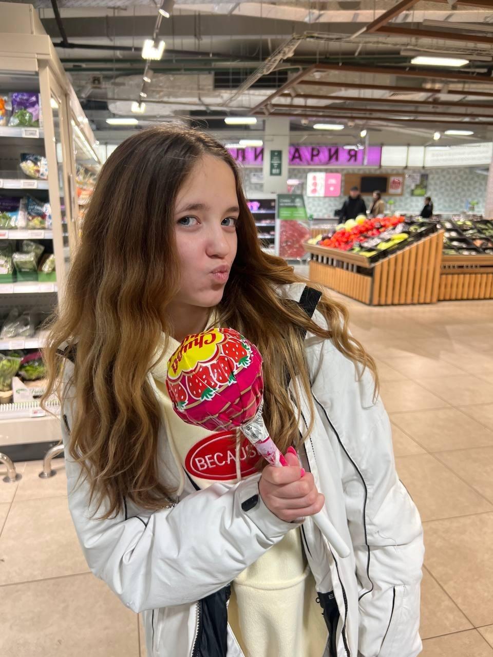 Квинка в реальной жизни 2024. Квинка в реальной жизни 2024. Квинка слоумо фото из роблокса. Юля квин роблоксерша. Фотографии квинке в реальной жизни.