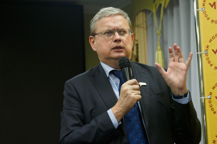 Михаил Делягин: «Возможно, определенная часть российской бюрократии категорически не верит в то, чем она вынуждена заниматься. Соответственно, она не считает себя правой или же способной отстаивать свою правоту»