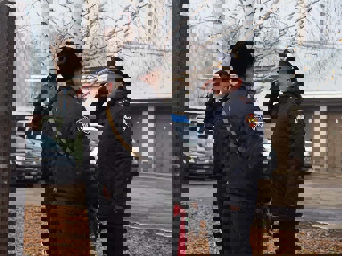 В ОРЕНБУРЖЬЕ ПРЕДСТАВИТЕЛИ РОСГВАРДИИ ВОЗЛОЖИЛИ ЦВЕТЫ К ПАМЯТНИКУ ПОГИБШИХ КОЛЛЕГ, СРЕДИ КОТОРЫХ – БОРЦЫ С ОРГАНИЗОВАННОЙ ПРЕСТУПНОСТЬЮ