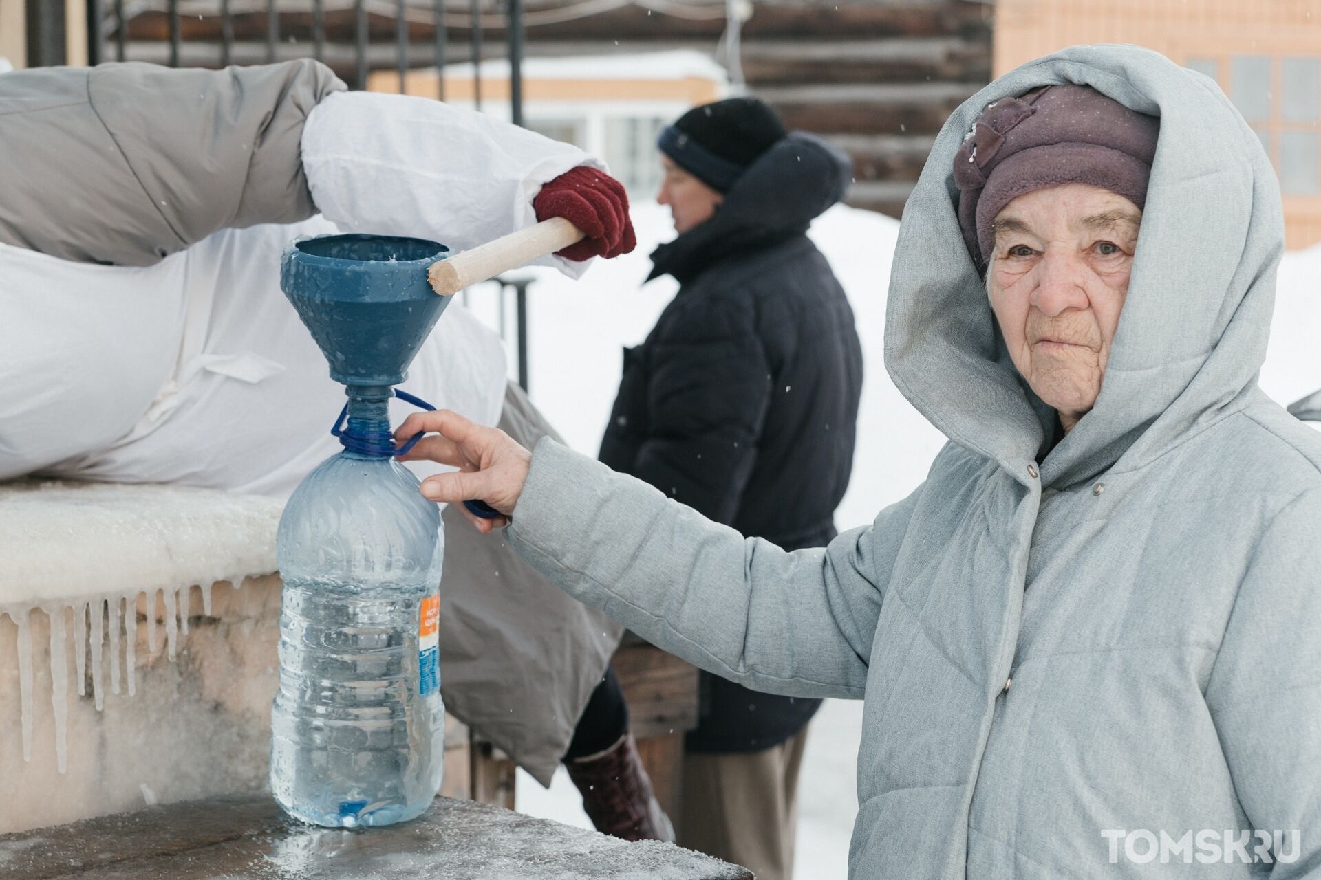 когда в храме раздают крещенскую воду