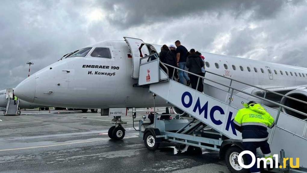 В Омском аэропорту задержали четыре из пяти рейсов