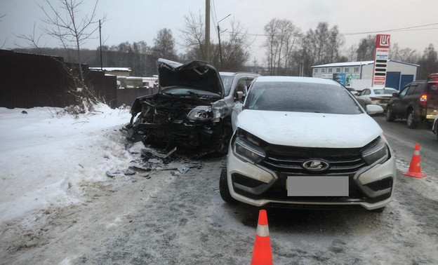 На Потребкооперации столкнулись LADA Vesta и Nissan