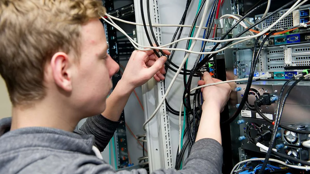 нагрузка на сервер. сетевое и системное администрирование. восстановление работы сети. оборудование связи. восстановление работы сети.