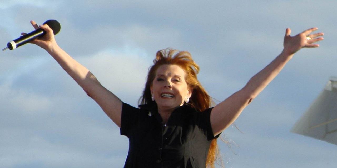 Дочь юмористки Клары Новиковой сказала, что ее мать шутит по поводу нового романа