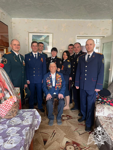 Сотрудники Росгвардии поздравили ветеранов с праздником Победы