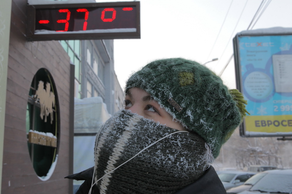 Сильные морозы в новосибирске. Новосибирск минус 40. Мороз термометр. Сильный Мороз. Сильный Мороз на улице.