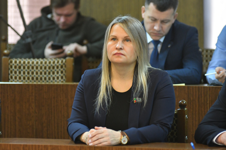 Удалось исправить свое положение депутату Набережночелнинского горсовета V созыва Татьяне Мухиной. Еще три года назад ее долг составлял 5,5 млн рублей, 2,5 млн из которых она задолжала Банку ВТБ по кредиту, взятому на покупку квартиры