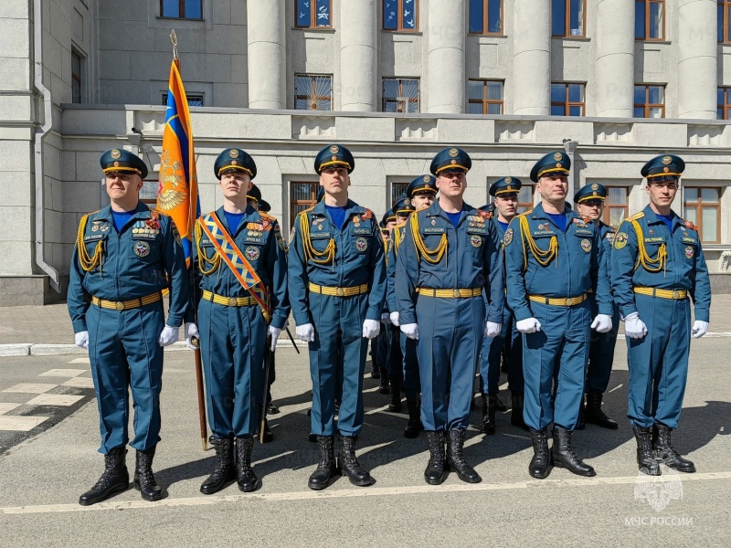 Кировские спасaтели приняли участие в торжественных мероприятиях в честь юбилея Великой Победы