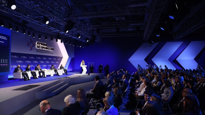 Татьяна Голикова выступила на пленарном заседании Всероссийского кадрового форума, приуроченного к подведению итогов конкурса профессионального мастерства «Лучший по профессии»