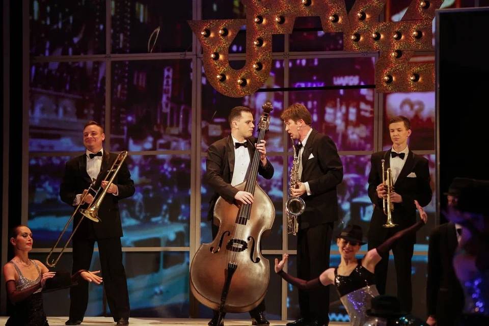 Мюзикл. В джазе только девочки вечеринка. В джазе только девушки спектакль. В джазе только девушки кемерово музыкальный театр. Эксцентричный мюзикл "в джазе только девушки" дк выборгский.