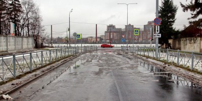 Ультрамариновая улица возле Октябрьской набережной