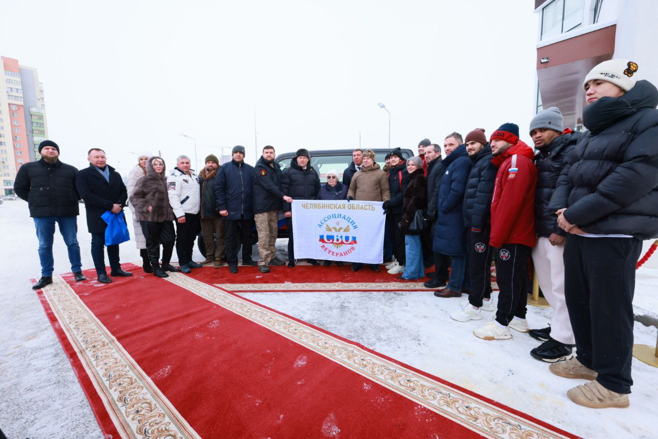 «Большому сердцу – большая машина»: в Челябинске 86-летнему волонтёру СВО подарили «Патриот»