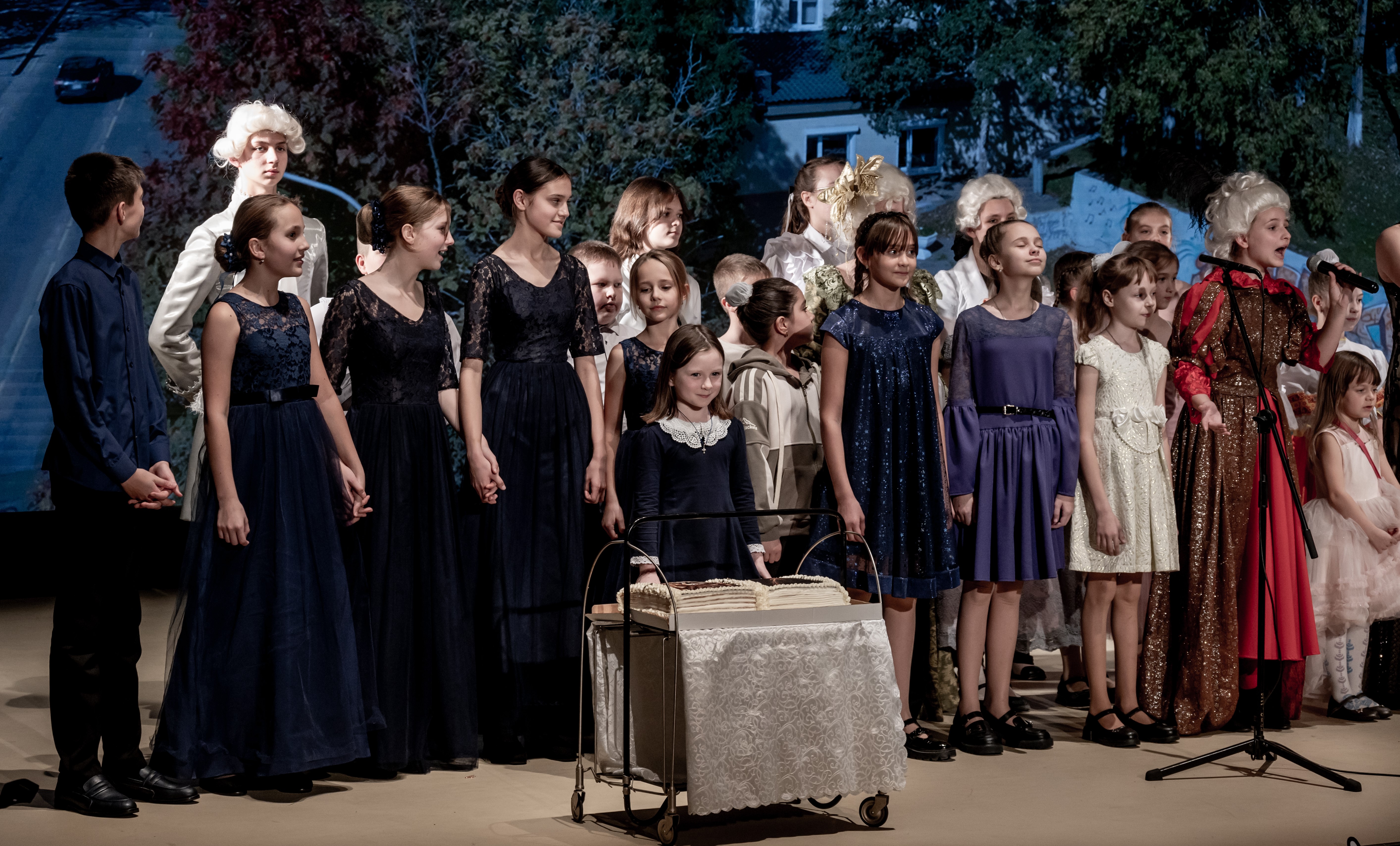 История старейшей музыкальной школы неразрывно связана с культурным развитием города, - отметил Глава краевой столицы Евгений Беляев 