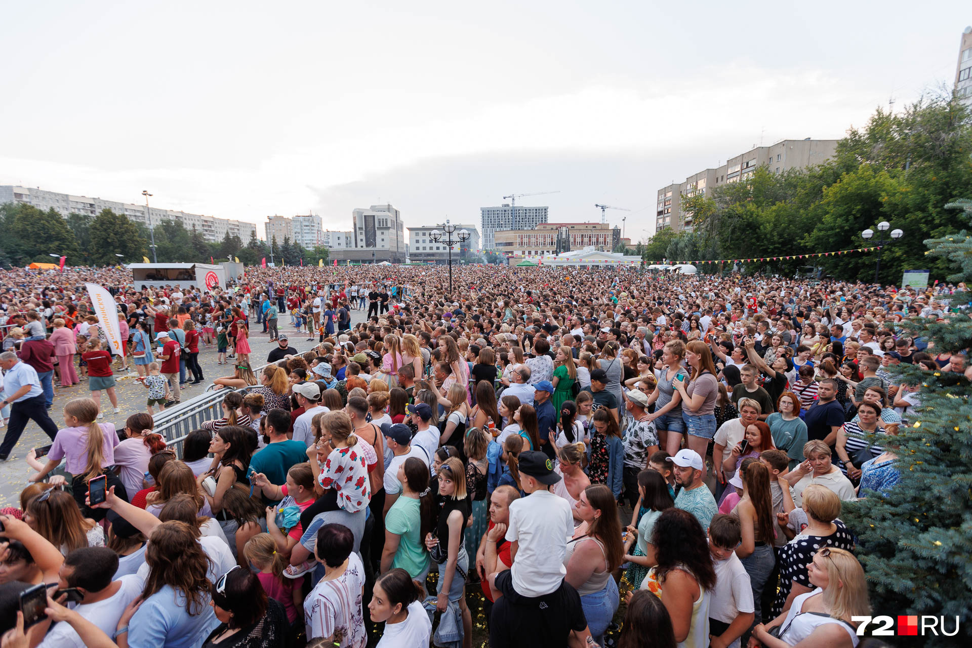 концерт в тюмени 14 августа. выступление иванушек в кезу. клава кока в челябинске 2022 10 сентября. праздничное концертное мероприятие. концерт иванушек тюмень 2023.