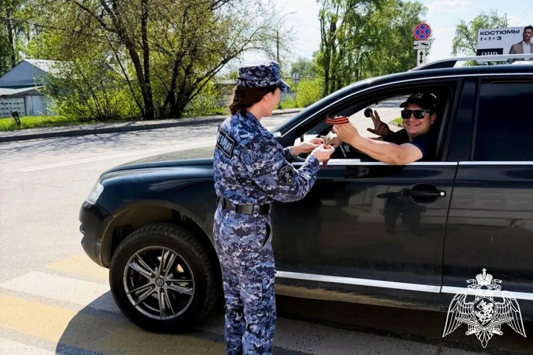 Росгвардейцы продолжают патриотическую акцию «Георгиевская ленточка» в Подмосковье