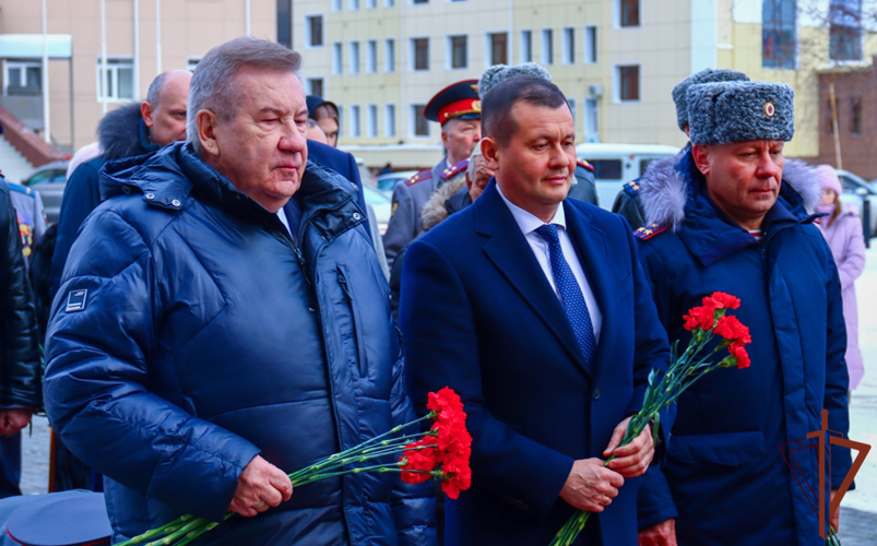 Память погибших военнослужащих и сотрудников войск правопорядка почтили росгвардейцы на Урале