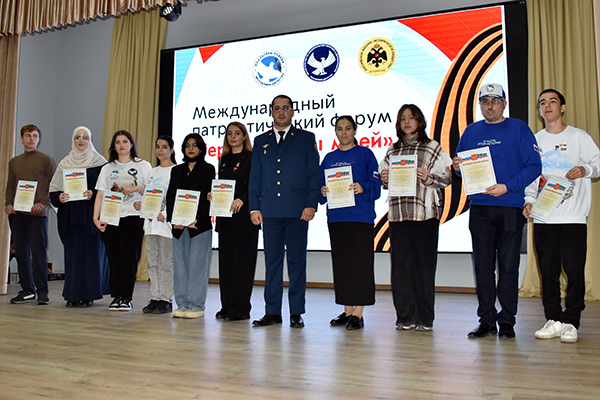 Сотрудник УФСИН Дагестана принял участие в Международном патриотическом форуме «Герои Родины моей»