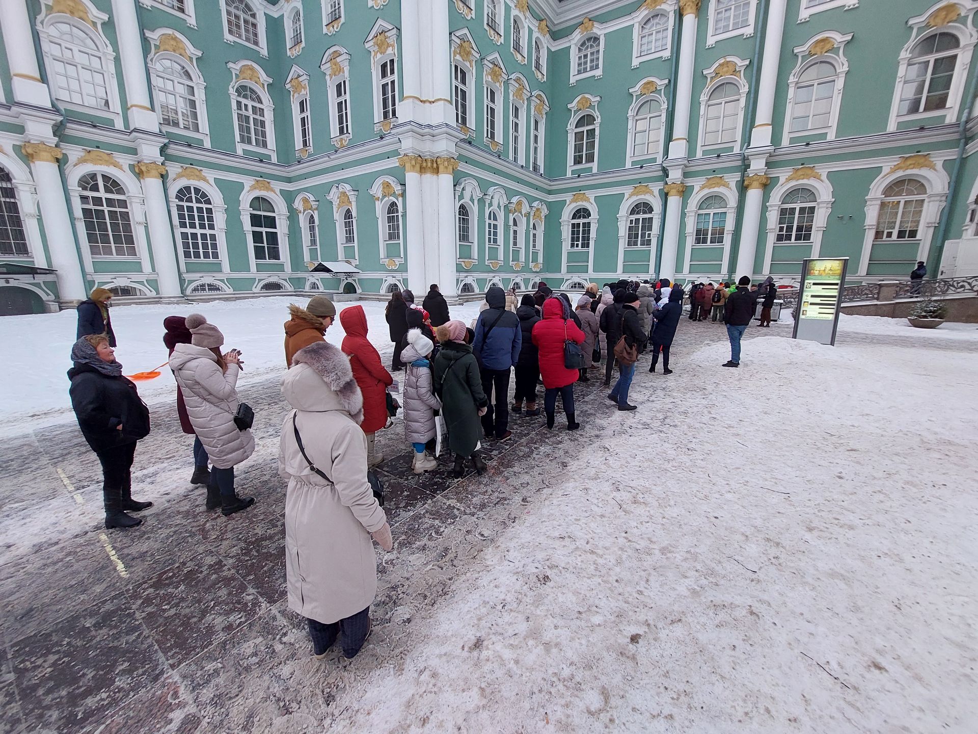 Очередь в эрмитаж фото