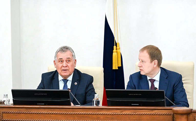 В Парламентском центре Алтайского края состоялось выездное заседание Комитета СФ по конституционному законодательству и государственному строительству и Комитета СФ по федеративному устройству, региональной политике, местному самоуправлению и делам Севера