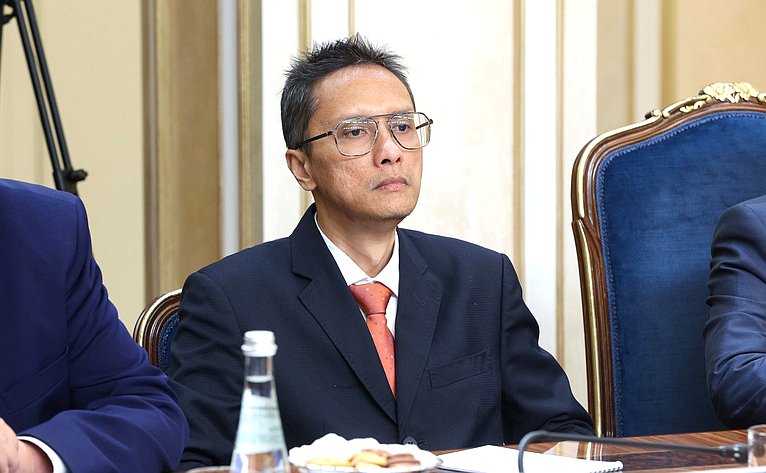 Валентина Матвиенко провела встречу с Председателем Совета представителей регионов Республики Индонезии Султаном Бактиаром Наджамундином
